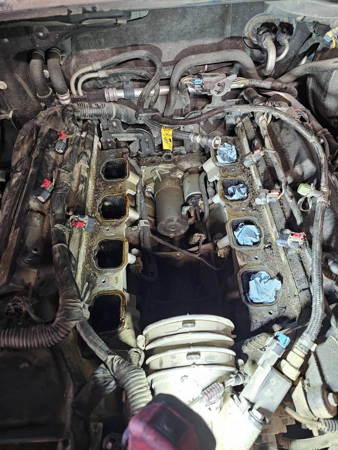Engine with the intake manifold removed